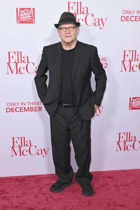 Albert Brooks at the world premiere of the movie Ella McCay at the El Capitan Theatre Los Angeles, 09 12 2025 Foto:xD.xStarbuckx xFuturexImagex ella_5227