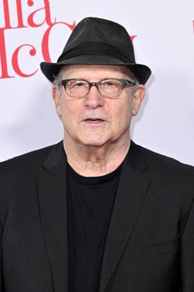 Albert Brooks at the world premiere of the movie Ella McCay at the El Capitan Theatre Los Angeles, 09 12 2025 Foto:xD.xStarbuckx xFuturexImagex ella_5229