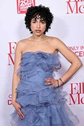 Amanda Castrillo at the world premiere of the movie Ella McCay at the El Capitan Theatre Los Angeles, 09 12 2025 Foto:xD.xStarbuckx xFuturexImagex ella_5236