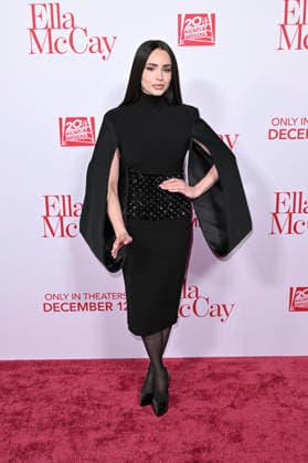 Sofia Carson at the world premiere of the movie Ella McCay at the El Capitan Theatre Los Angeles, 09 12 2025 Foto:xD.xStarbuckx xFuturexImagex ella_5291