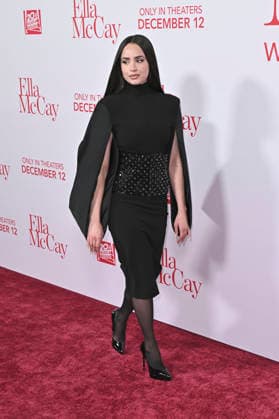 Sofia Carson at the world premiere of the movie Ella McCay at the El Capitan Theatre Los Angeles, 09 12 2025 Foto:xD.xStarbuckx xFuturexImagex ella_5296