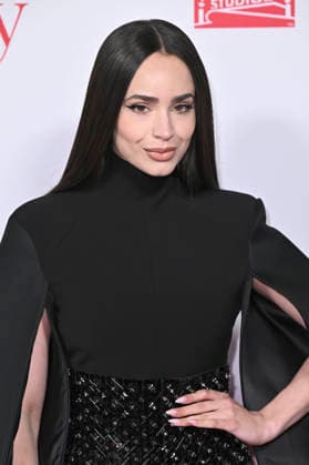 Sofia Carson at the world premiere of the movie Ella McCay at the El Capitan Theatre Los Angeles, 09 12 2025 Foto:xD.xStarbuckx xFuturexImagex ella_5301