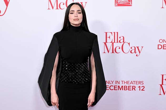 Sofia Carson at the world premiere of the movie Ella McCay at the El Capitan Theatre Los Angeles, 09 12 2025 Foto:xD.xStarbuckx xFuturexImagex ella_5302