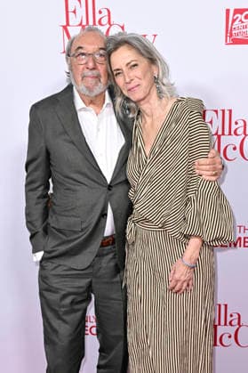 James L Brooks and Jennifer Simchowitz at the world premiere of the movie Ella McCay at the El Capitan Theatre Los Angeles, 09 12 2025 Foto:xD.xStarbuckx xFuturexImagex ella_5306