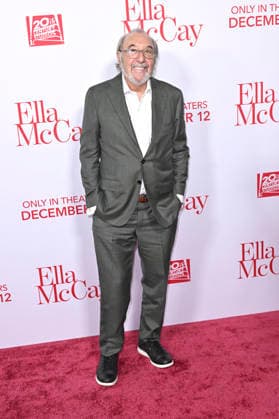 James L Brooks at the world premiere of the movie Ella McCay at the El Capitan Theatre Los Angeles, 09 12 2025 Foto:xD.xStarbuckx xFuturexImagex ella_5307