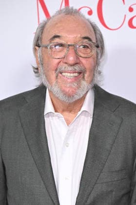 James L Brooks at the world premiere of the movie Ella McCay at the El Capitan Theatre Los Angeles, 09 12 2025 Foto:xD.xStarbuckx xFuturexImagex ella_5309