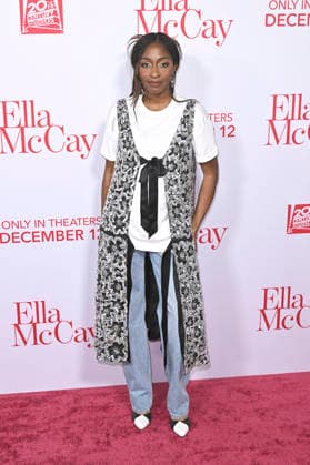 Ayo Edebiri at the world premiere of the movie Ella McCay at the El Capitan Theatre Los Angeles, 09 12 2025 Foto:xD.xStarbuckx xFuturexImagex ella_5316