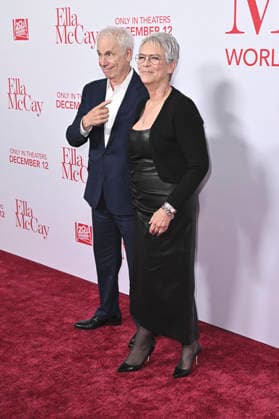 Christopher Guest with wife Jamie Lee Curtis at the world premiere of the movie Ella McCay at the El Capitan Theatre Los Angeles, 09 12 2025 Foto:xD.xStarbuckx xFuturexImagex ella_5320