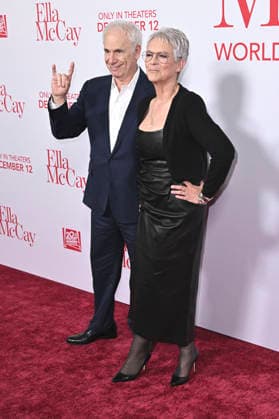 Christopher Guest with wife Jamie Lee Curtis at the world premiere of the movie Ella McCay at the El Capitan Theatre Los Angeles, 09 12 2025 Foto:xD.xStarbuckx xFuturexImagex ella_5321