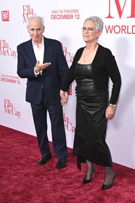 Christopher Guest with wife Jamie Lee Curtis at the world premiere of the movie Ella McCay at the El Capitan Theatre Los Angeles, 09 12 2025 Foto:xD.xStarbuckx xFuturexImagex ella_5322