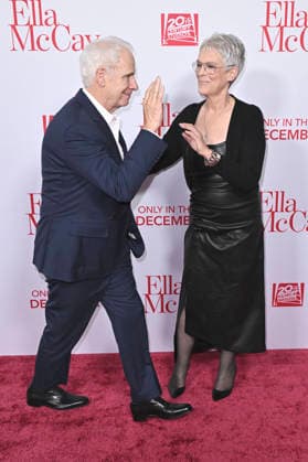 Christopher Guest with wife Jamie Lee Curtis at the world premiere of the movie Ella McCay at the El Capitan Theatre Los Angeles, 09 12 2025 Foto:xD.xStarbuckx xFuturexImagex ella_5327