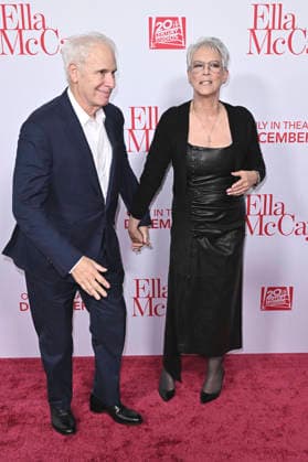 Christopher Guest with wife Jamie Lee Curtis at the world premiere of the movie Ella McCay at the El Capitan Theatre Los Angeles, 09 12 2025 Foto:xD.xStarbuckx xFuturexImagex ella_5328