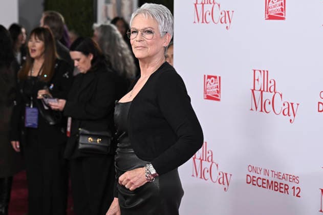 Jamie Lee Curtis at the world premiere of the movie Ella McCay at the El Capitan Theatre Los Angeles, 09 12 2025 Foto:xD.xStarbuckx xFuturexImagex ella_5339