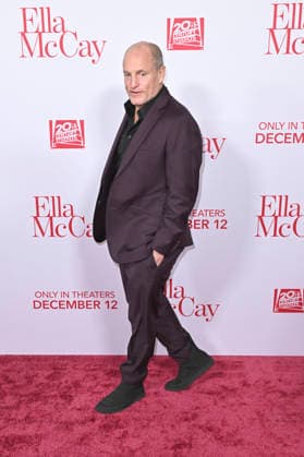 Woody Harrelson at the world premiere of the movie Ella McCay at the El Capitan Theatre Los Angeles, 09 12 2025 Foto:xD.xStarbuckx xFuturexImagex ella_5342