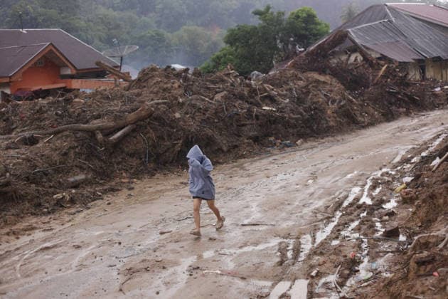 Flash floods and landslides in Sumatra NORTH SUMATRA, INDONESIA - DECEMBER 10: A view of debris after flash floods in Pandan City, Central Tapanuli Regency, North Sumatra, Indonesia, on December 10, 2025. The National Disaster Management Agency (BNPB) noted that the number of victims who died due to floods and landslides in Aceh, North Sumatra, and West Sumatra has reached 969 people, 262 people are still missing and 5,000 people were injured. Riski Cahyadi Anadolu North Sumatra Indonesia. Editorial use only. Please get in touch for any other usage.  Copyright: x2025xAnadoluxRiskixCahyadix