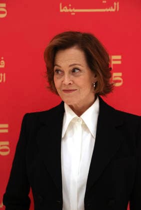 Sigourney Weaver at Red Sea Film Festival - Jeddah Sigourney Weaver poses as she attends the 5th edition of Red Sea International Film Festival, in Jeddah, Saudi Arabia, on December 10, 2025. Photo by Balkis Press ABACAPRESS.COM Jeddah Saudi Arabia  Copyright: xBalkisxPress ABACAx