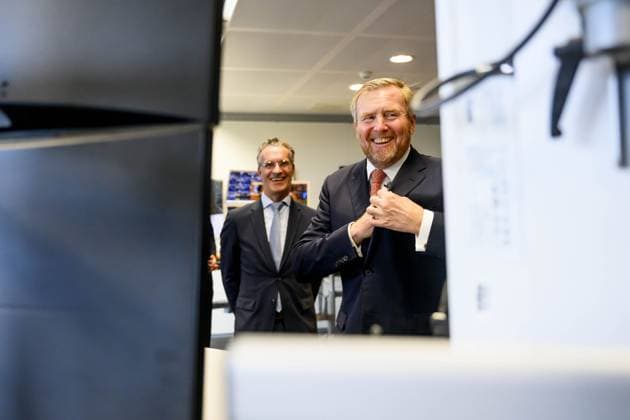 Den Haag, The Netherlands, 2025-12-10 09:49:39 THE HAGUE, 10-12-2025, Ministry of Finance. King Willem-Alexander, accompanied by the Minister of Finance, Eelco Heinen, is on a working visit to the Ministry of Finance s General Treasury Agency in The Hague. PHOTO: NLBeeld Patrick van Emst Credit: NL Beeld Patrick van Emst  Copyright: xx x