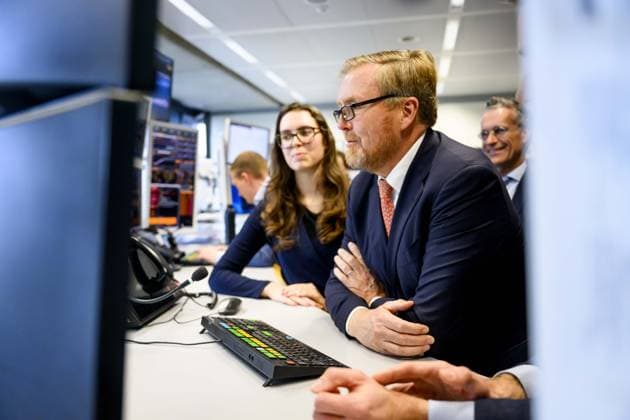 Den Haag, The Netherlands, 2025-12-10 09:49:34 THE HAGUE, 10-12-2025, Ministry of Finance. King Willem-Alexander, accompanied by the Minister of Finance, Eelco Heinen, is on a working visit to the Ministry of Finance s General Treasury Agency in The Hague. PHOTO: NLBeeld Patrick van Emst Credit: NL Beeld Patrick van Emst  Copyright: xx x