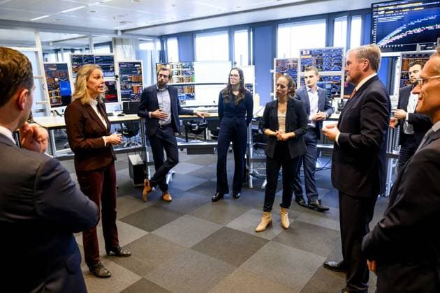 Den Haag, The Netherlands, 2025-12-10 09:22:32 THE HAGUE, 10-12-2025, Ministry of Finance. King Willem-Alexander, accompanied by the Minister of Finance, Eelco Heinen, is on a working visit to the Ministry of Finance s General Treasury Agency in The Hague. PHOTO: NLBeeld Patrick van Emst Credit: NL Beeld Patrick van Emst  Copyright: xx x