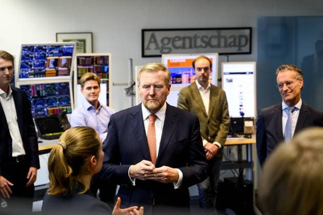 Den Haag, The Netherlands, 2025-12-10 09:20:12 THE HAGUE, 10-12-2025, Ministry of Finance. King Willem-Alexander, accompanied by the Minister of Finance, Eelco Heinen, is on a working visit to the Ministry of Finance s General Treasury Agency in The Hague. PHOTO: NLBeeld Patrick van Emst Credit: NL Beeld Patrick van Emst  Copyright: xx x
