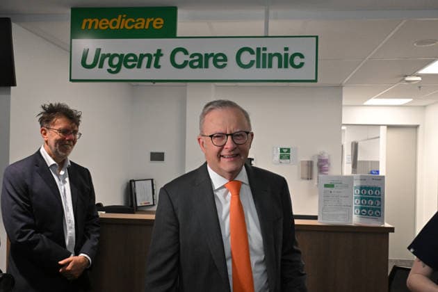 ANTHONY ALBANESE MEDICARE CLINIC VISIT, Prime Minister Anthony Albanese visits the newly opened Marrickville Medicare Urgent Care Clinic in Sydney, Thursday, December 11, 2025. ( NO ARCHIVING SYDNEY NEW SOUTH WALES AUSTRALIA  Copyright: xMICKxTSIKASx 20251211151710332801