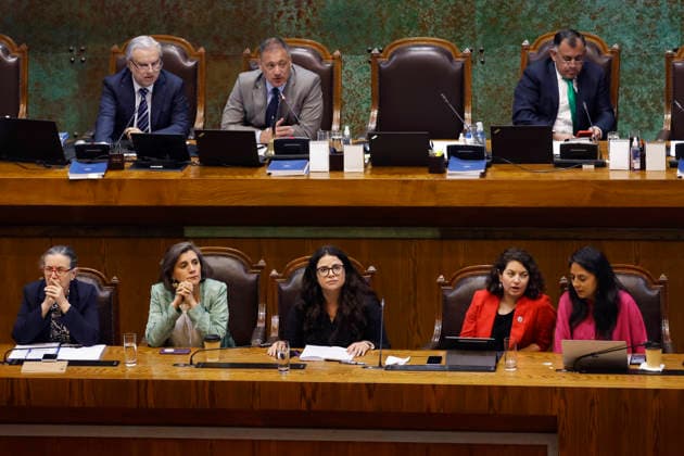 Valparaiso, December 10, 2025 The Minister of Womens Affairs, Antonia Orellana, and the Minister of Social Development and Family, Javiera Toro, during the session of the Chamber of Deputies Sebastian Cisternas Aton Chile, Valparaiso Chile Aton 1110883  Copyright: SEBASTIANxCISTERNAS xATONxCHILE