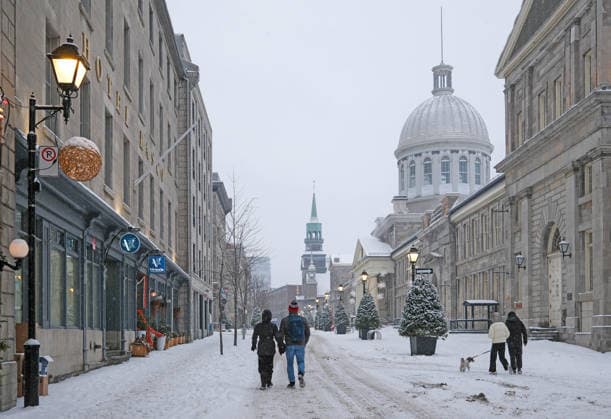 December 10, 2025, Montreal, Quebec, Canada: As a winter storm sweeps across Montreal and Southern Quebec, more than 15 cm of fresh snow transforms the city into a silent, white landscape. Montreal Canada - ZUMAs278 20251210_zip_s278_011 Copyright: xSerkanxSenturkx