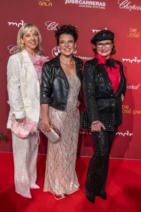 Leipzig 31 Jose Carreras Gala 10 12 2025 from 6 p.m. Leipzig, Altenburger Straße Media City Photographer EHL Media In photo Anett Pötzsch Rauschenbach, athlete right Dozens of celebrities once again came to Leipzigs Media City on Wednesday evening for the 31 Jose Carreras Gala to receive donations for the Leukemia Foundation Leipzig Saxony Germany Copyright: xEHLxMedia DietmarxThomasx 20251210_carreras-gala-leipzig_32