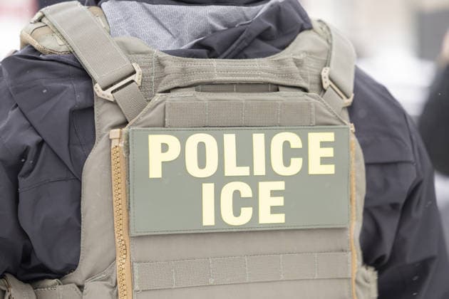 ICE conducts operation near Karmel Mall in Minneapolis, United States MINNESOTA, UNITED STATES - DECEMBER 10: Immigrations, Customs, and Enforcement officers question a man s status on Lake Street near a Somali mall called the Karmel Mall in Minnesota, United States on December 10, 2025. They questioned him as activists and ICE agents confronted each other. Christopher Juhn Anadolu Minnesota United States. Editorial use only. Please get in touch for any other usage.  Copyright: x2025xAnadoluxChristopherxJuhnx