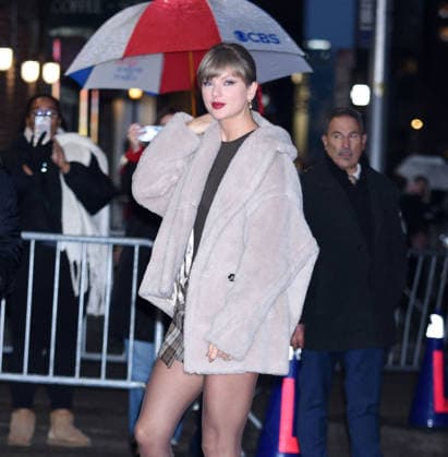 Taylor Swift At The Late Show - NYC Taylor Swift at The Late Show With Stephen Colbert on December 10, ,2025 in New York city, NY, USA. Photo by MM ABACAPRESS.COM New York City United States  Copyright: xMM ABACAx