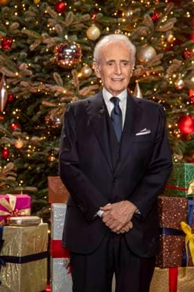 ABBleipzig Jose Carreras singer in front of the Christmas tree on stage Participant Guest at the 31 Jose Carreras Gala in the Media City Leipzig, on 10 12 25 Saxony Germany