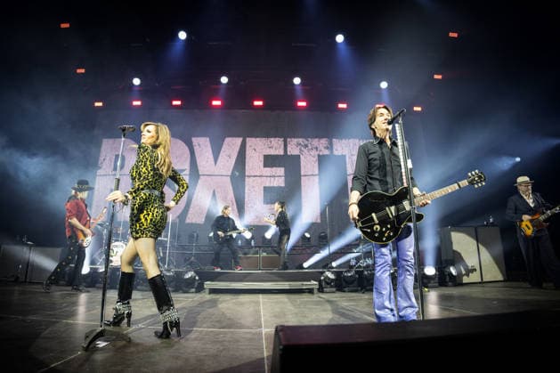 Roxette live in Oslo, Norway Oslo, Norway. 10th, December 2025. The Swedish pop rock duo Roxette performs a live concert at Unity Arena in Oslo. Here singer Lena Philipsson is seen live on stage with singer and musician Per Gessle. Norway, Oslo, Unity Arena  Copyright: xGonzalesxPhoto TerjexDokkenx