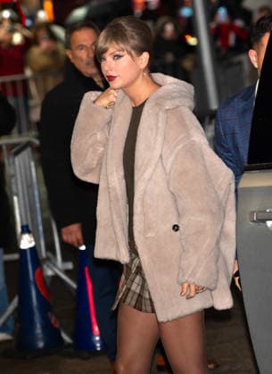 Taylor Swift spotted outside The Late Show with Stephen Colbert Featuring: Taylor Swift Where: New York, New York, United States When: 10 Dec 2025 Credit: Janet Mayer INSTARimages.com EDITORIAL USE ONLY. NOT FOR USE BY NEWSPAPERS BASED IN THE UK. Copyright: xx instar55330678