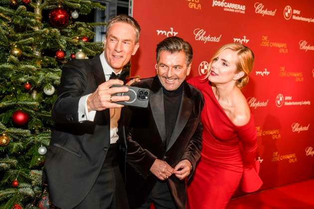 ABBleipzig Sven Lorig, Thomas Anders Stephanie Müller Spirra as guests on the red carpet at the 31 Jose Carreras Gala in the Media City Leipzig, on 10 12 25 Saxony Germany