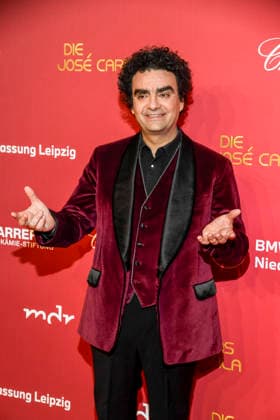 ABBleipzig Rolando Villazon Saenger on the red carpet at the 31 Jose Carreras Gala in the Media City Leipzig, on 10 12 25 Saxony Germany