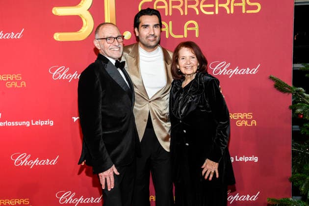 ABBleipzig Ed Tetelman, Jonathan Tetelman and Jan Tetelman Eltern Saenger as guests on the red carpet at the 31 Jose Carreras Gala in the Media City Leipzig, on 10 12 25 Saxony Germany