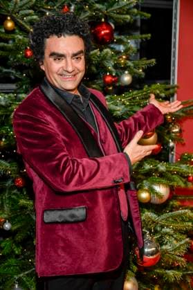 ABBleipzig Rolando Villazon Saenger in front of the Christmas tree on the red carpet at the 31 Jose Carreras Gala in the Media City Leipzig, on 10 12 25 Saxony Germany