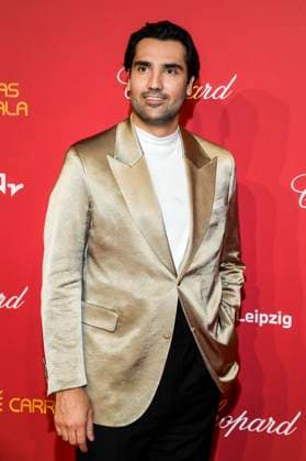 ABBleipzig Jonathan Tetelman Saenger on the red carpet at the 31 Jose Carreras Gala at Media City Leipzig, on 10 12 25 Saxony Germany