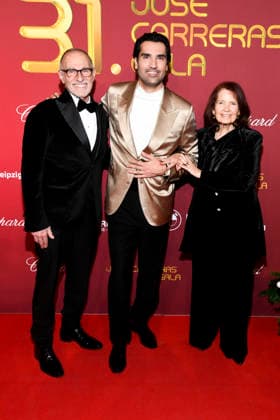 ABBleipzig Ed Tetelman, Jonathan Tetelman and Jan Tetelman Eltern Saenger as guests on the red carpet at the 31 Jose Carreras Gala in the Media City Leipzig, on 10 12 25 Saxony Germany