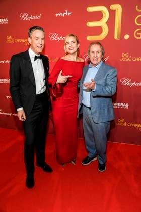 ABBleipzig Sven Lorig, Stephanie Müller Spirra and Chris de Burgh presenter Saenger on the red carpet at the 31 Jose Carreras Gala at Media City Leipzig, on 10 12 25 Saxony Germany