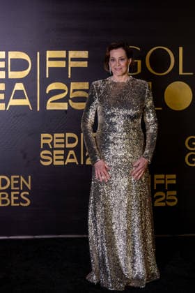 Golden Globes Gala at Red Sea Film Festival - Jeddah Sigourney Weaver attends the Golden Globes Gala Dinner, as part of the 5th edition of the Red Sea Film Festival in Jeddah, Saudi Arabia, on December 10, 2025. Photo by Balkis Press ABACAPRESS.COM Jeddah Saudi Arabia  Copyright: xBalkisxPress ABACAx