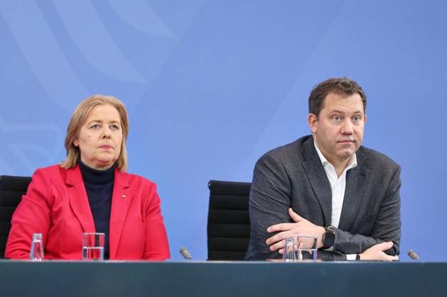 Berlin, Germany, 11 12 2025 Federal Chancellery Press conference after coalition committee Federal Minister of Labor and Social Affairs Bärbel Bas SPD and Federal Minister of Finance Lars Klingbeil SPD Copyright: xdtsxNachrichtenagenturx dts_98813