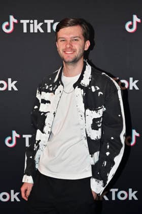 STOCKHOLM, SWEDEN 20251211 Sam Pettersson also known as Sam the man on social media arrives at this years Year on TikTok event at Stockholms Gasverk STOCKHOLM SWEDEN x10050x  Copyright: xPontusxLundahl TTx YEAR ON TIKTOK bkjBcD5_wGc