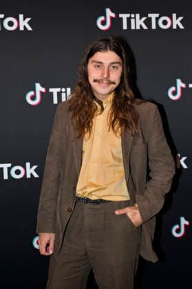 STOCKHOLM, SWEDEN 20251211 Isak Löb known as his character Fjortisper arrives at this years Year on TikTok event at Stockholms Gasverk STOCKHOLM SWEDEN x10050x  Copyright: xPontusxLundahl TTx YEAR ON TIKTOK KgjAyln5OCo