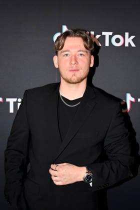 STOCKHOLM, SWEDEN 20251211 Theodor Wikström arrives at this years Year on TikTok event at Stockholms Gasverk STOCKHOLM SWEDEN x10050x  Copyright: xPontusxLundahl TTx YEAR ON TIKTOK bJJuUbgN_IQ