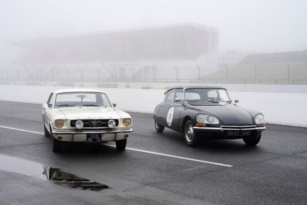 Exclusive The Ford Mustang 145 and the DS at the Tour Auto 2025 C Lelouch and F Allain Vintage Mecanic celebrate the 60th anniversary of the filming of Un homme et une femme at the Autodrome de Linas Montlhéry, on December 11, 2025 While the film won the Palme dor at the Cannes Film Festival in 1966, the Oscar for Best Foreign Film in 1967 and Best Original Screenplay, one of the films mythical elements is the Ford Mustang 145 In wanting to tell a love story like there is in life and not like there is in cinema, in Claude Lelouchs own words, the director made cinema history with actors J L Trintignant and A Aimée With a budget of 470,000 francs and filmed in black and white, the film magnifies the town of Deauville, making the Normandy sea  Copyright: xPierrexPerusseaux xBestimagexPierrexPerusseaux xBestimagex