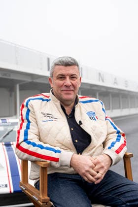 Exclusive François Allain C Lelouch and F Allain Vintage Mecanic celebrate the 60th anniversary of the filming of Un homme et une femme at the Linas Montlhéry Autodrome, December 11, 2025 If the film won the Palme dor at the Cannes Film Festival in 1966, the Oscar for Best Foreign Film in 1967 and for Best Original Screenplay, one of the films mythical elements is the Ford Mustang 145 In wanting to tell a love story like there is in life, and not like there is in cinema, in Claude Lelouchs own words, the director made cinema history with actors J L Trintignant and A Aimée With a budget of 470,000 francs and shot in black and white, the film magnifies the town of Deauville, making the Normandy seaside resort as legendary as this world-famou  Copyright: xPierrexPerusseaux xBestimagexPierrexPerusseaux xBestimagex