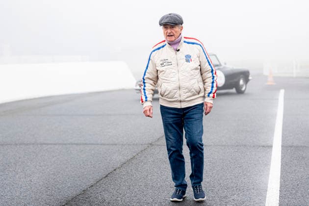 Exclusive Claude Lelouch C Lelouch and F Allain Vintage Mecanic celebrate the 60th anniversary of the filming of Un homme et une femme at the Linas Montlhéry Autodrome, December 11, 2025 If the film won the Palme dor at the Cannes Film Festival in 1966, the Oscar for Best Foreign Film in 1967 and for Best Original Screenplay, one of the films mythical elements is the Ford Mustang 145 In wanting to tell a love story like there is in life, and not like there is in cinema, in Claude Lelouchs own words, the director made cinema history with actors J L Trintignant and A Aimée With a budget of 470,000 francs and shot in black and white, the film magnifies the town of Deauville, making the Normandy seaside resort as legendary as this world-famous  Copyright: xPierrexPerusseaux xBestimagexPierrexPerusseaux xBestimagex