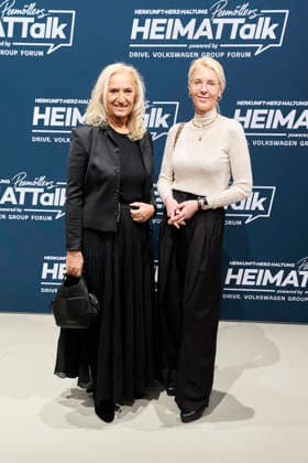 3 Peemöllers Heimat Talk Michaela Mumm von Oldenburg, Anna Kimmerle 3 Peemöllers Heimat Talk at the DRIVE Volkswagen Group Forum in Berlin on 17 11 2025 Copyright: xEventpressxRadkex