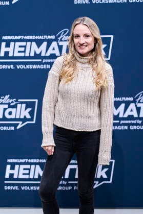 3 Peemöllers Heimat Talk Vanessa Eichholz 3 Peemöllers Heimat Talk at the DRIVE Volkswagen Group Forum in Berlin on 17 11 2025 Copyright: xEventpressxRadkex